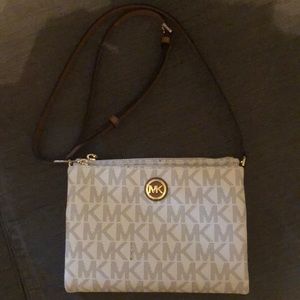 Authentic White Michael Kors crossbody. Like new.